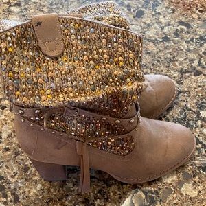 NOT RATED Tan Suede Ankle Boots Size 10
